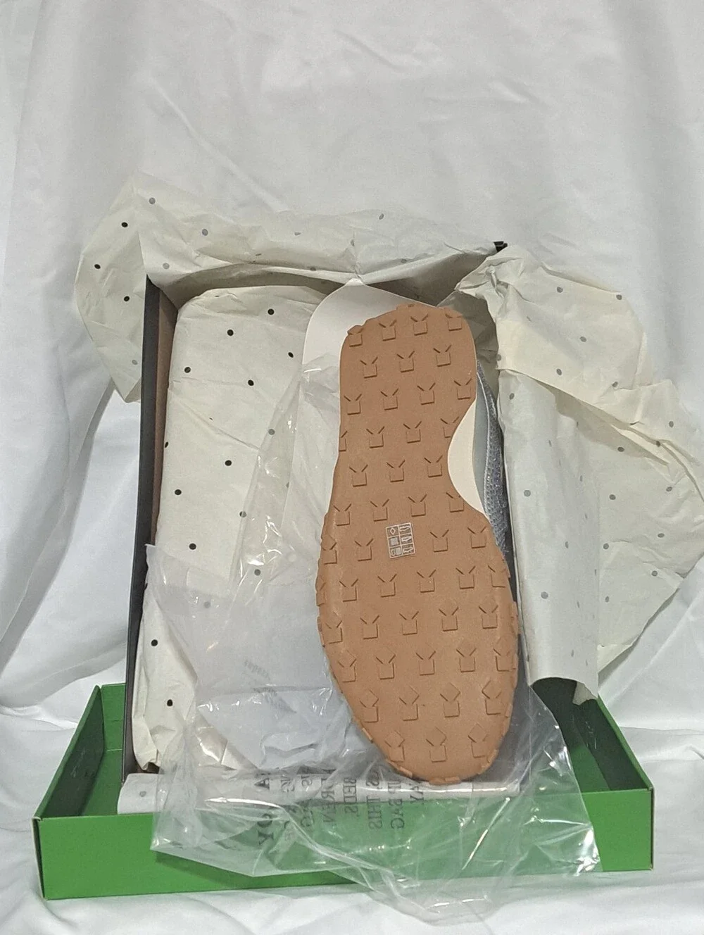 NWT/NIB Kate Spade K's Runner Low-Top Sneaker with Gum Outsole
